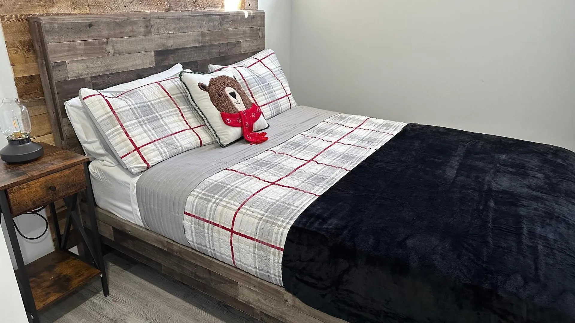 アパート カルガリー2-Bed Rustic Charm Belowアパートメント