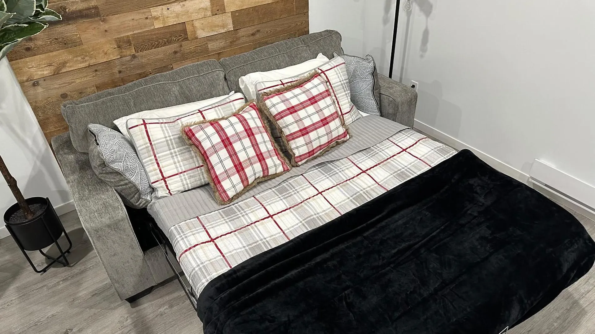 アパート カルガリー2-Bed Rustic Charm Belowアパートメント